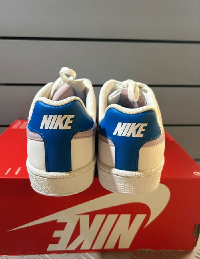 Nike blanches - photo numéro 3