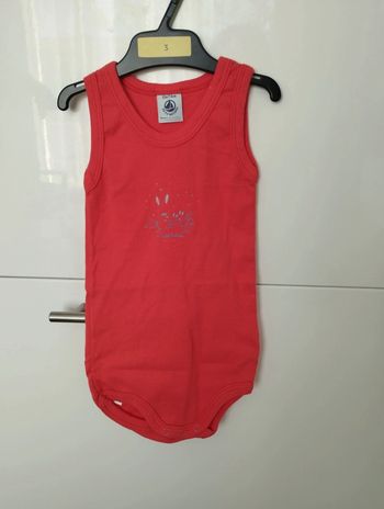 Body débardeur taille 12 mois