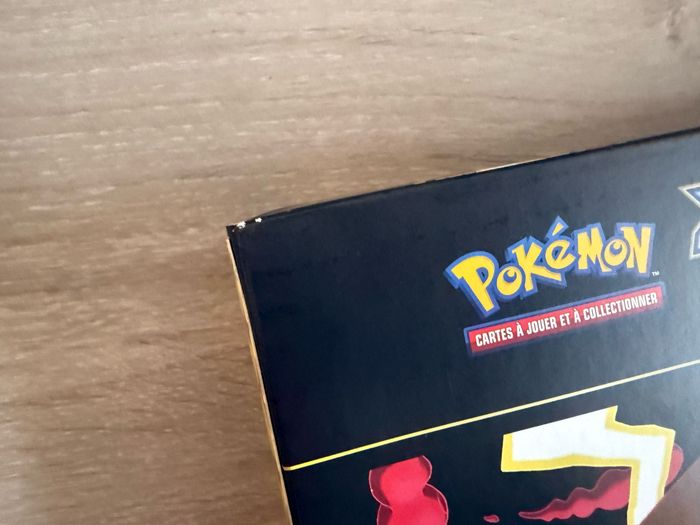 Coffret Pokémon Zénith Suprême Pikachu-VMAX FR - photo numéro 7