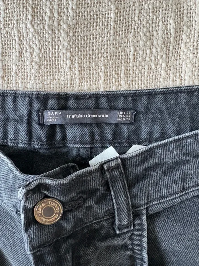 Short en jeans taille haute Zara taille 38 gris noir - photo numéro 3