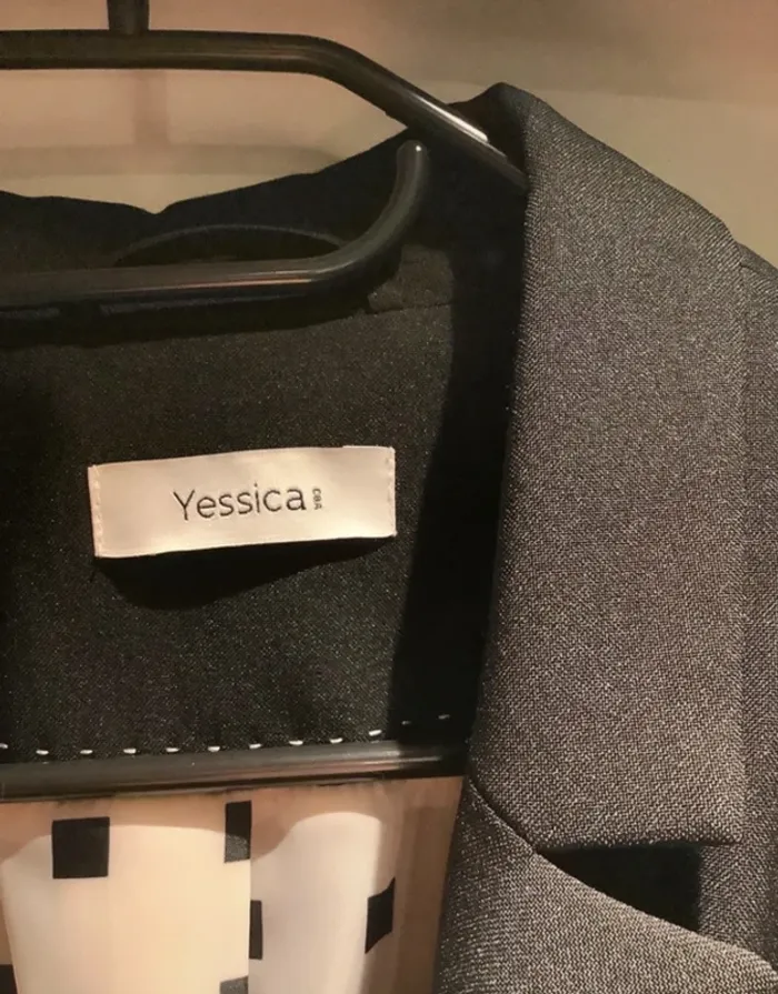 Blazer noir à épaulette femme taille 44 de marque Yessica - photo numéro 2