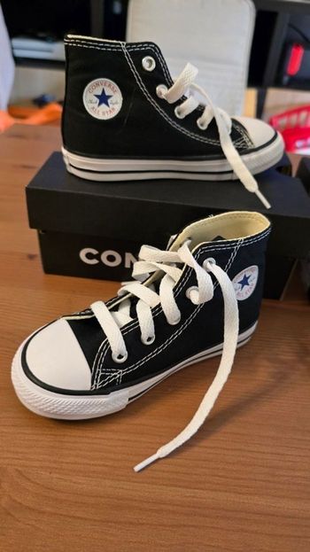 NEUVES (non portées)🏷 🥰🤩 baskets CONVERSES Pointure 24 unisex 🤩🥰