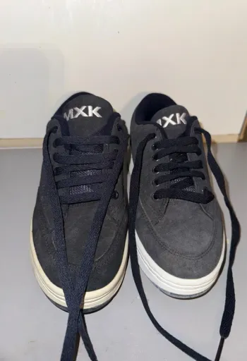 Baskets pointure 37 Marque MXK