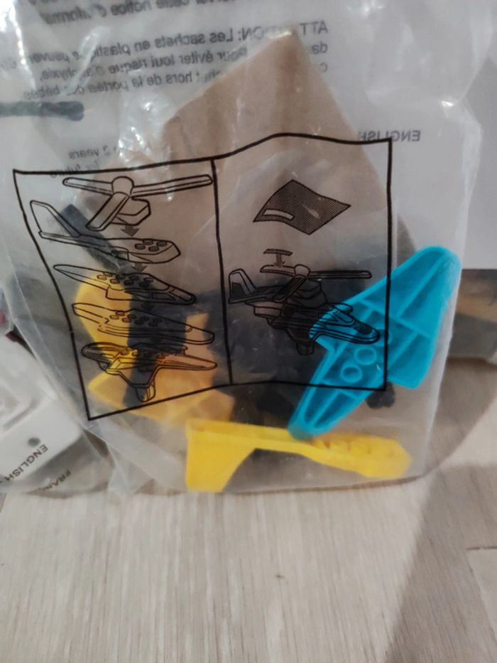 Figurine McDonald's véhicule style lego.. - photo numéro 3