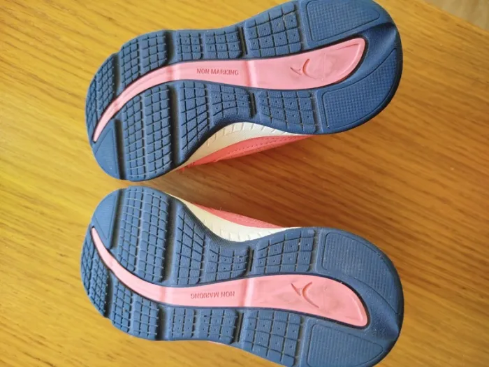 Baskets taille 26 - photo numéro 2