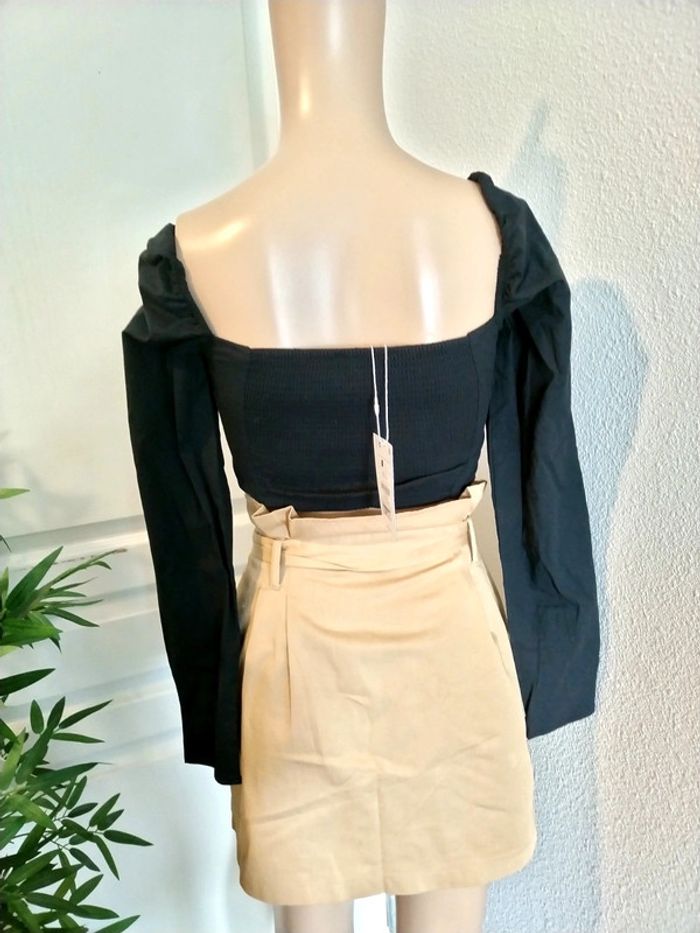Crop top noir bershka taille xs neuf avec étiquette - photo numéro 4
