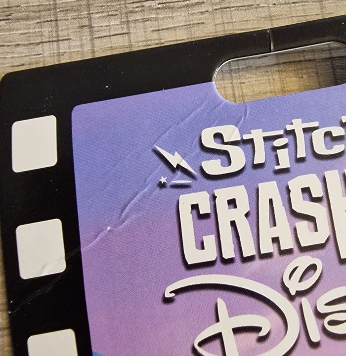 Pin's Disney Stitch Crashes 10/12 - Pocahontas - photo numéro 4