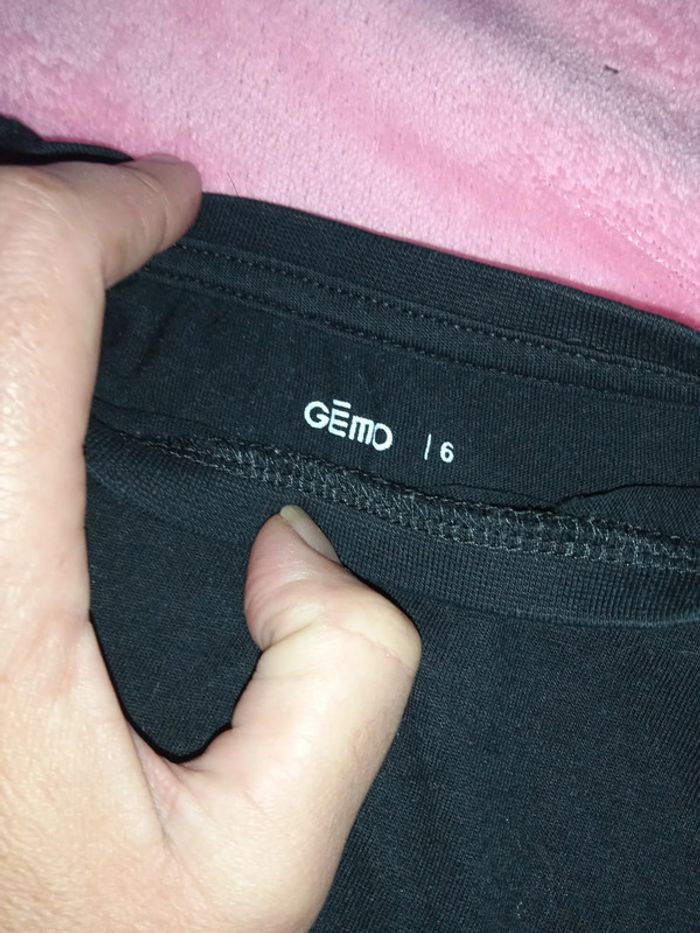 2 tee-shirts 6 ans - photo numéro 3