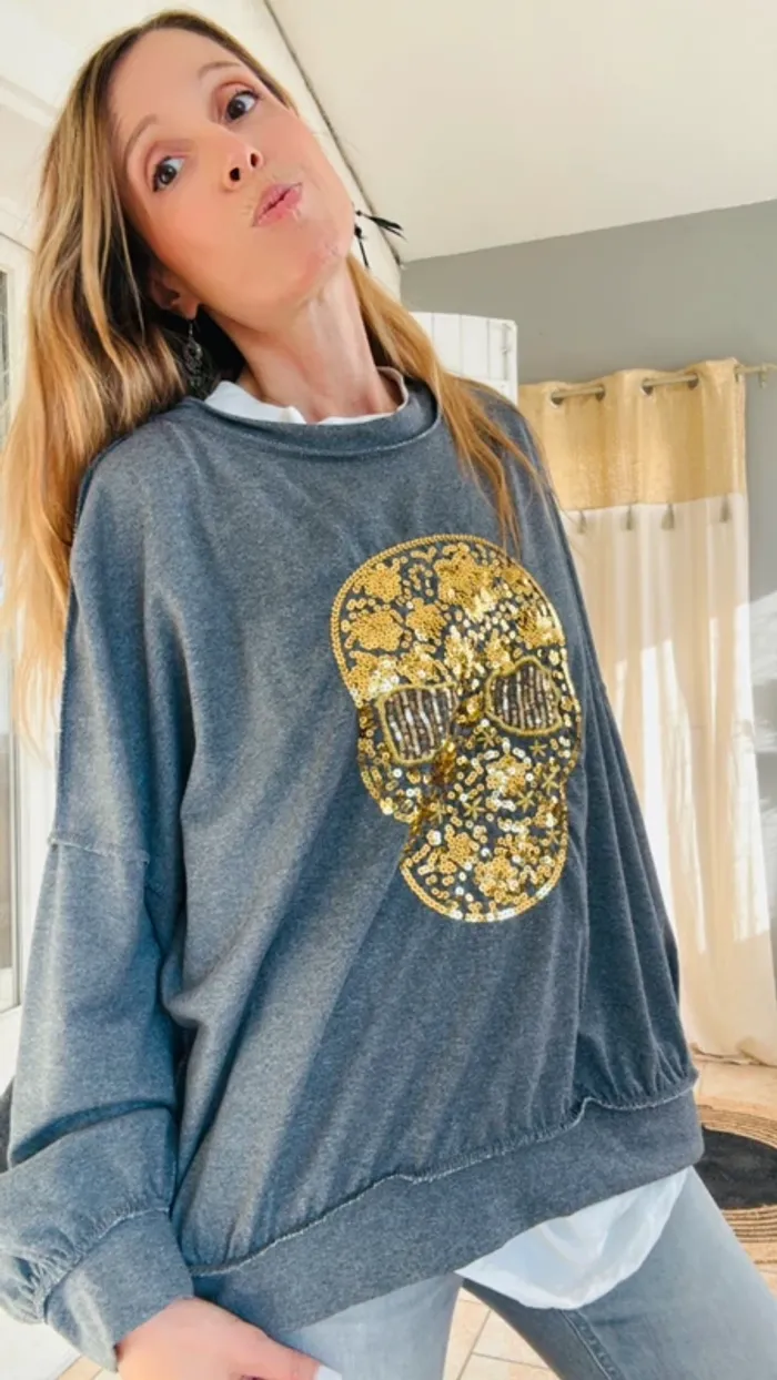 Sweat oversize – motif tête de mort sequins dorés + grand débardeur