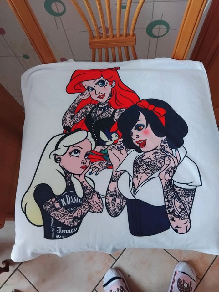 Débardeur dos nageur princesses Disney tatouées - photo numéro 2