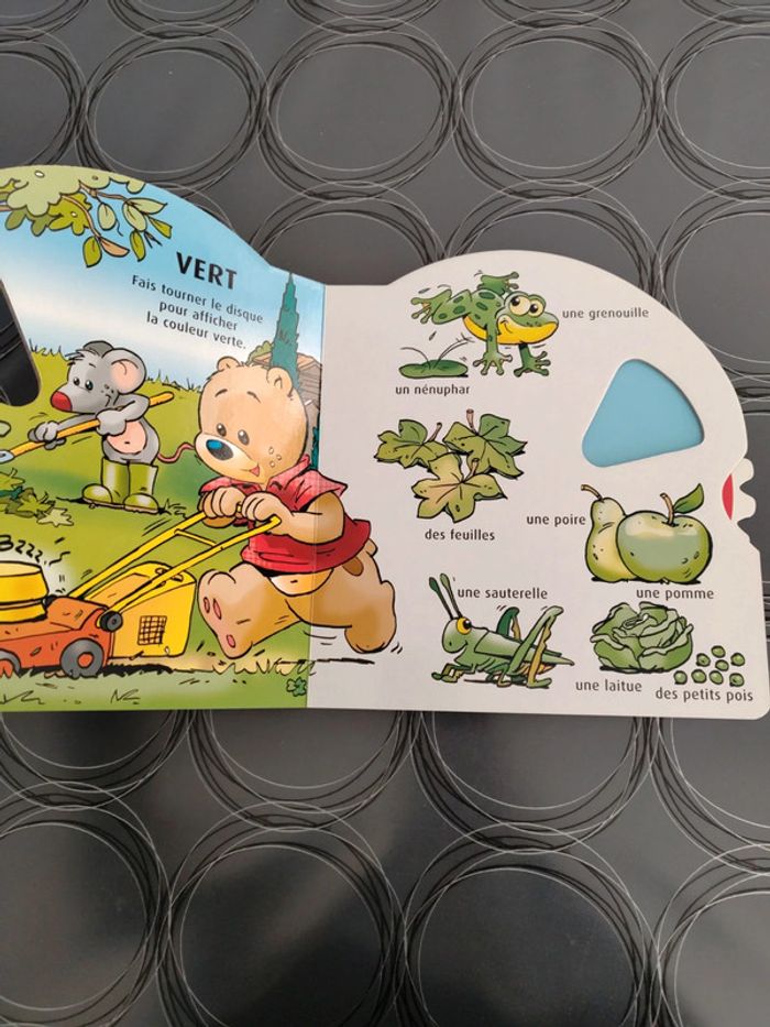 Livre éducatif sur l'apprentissage des couleurs - photo numéro 2