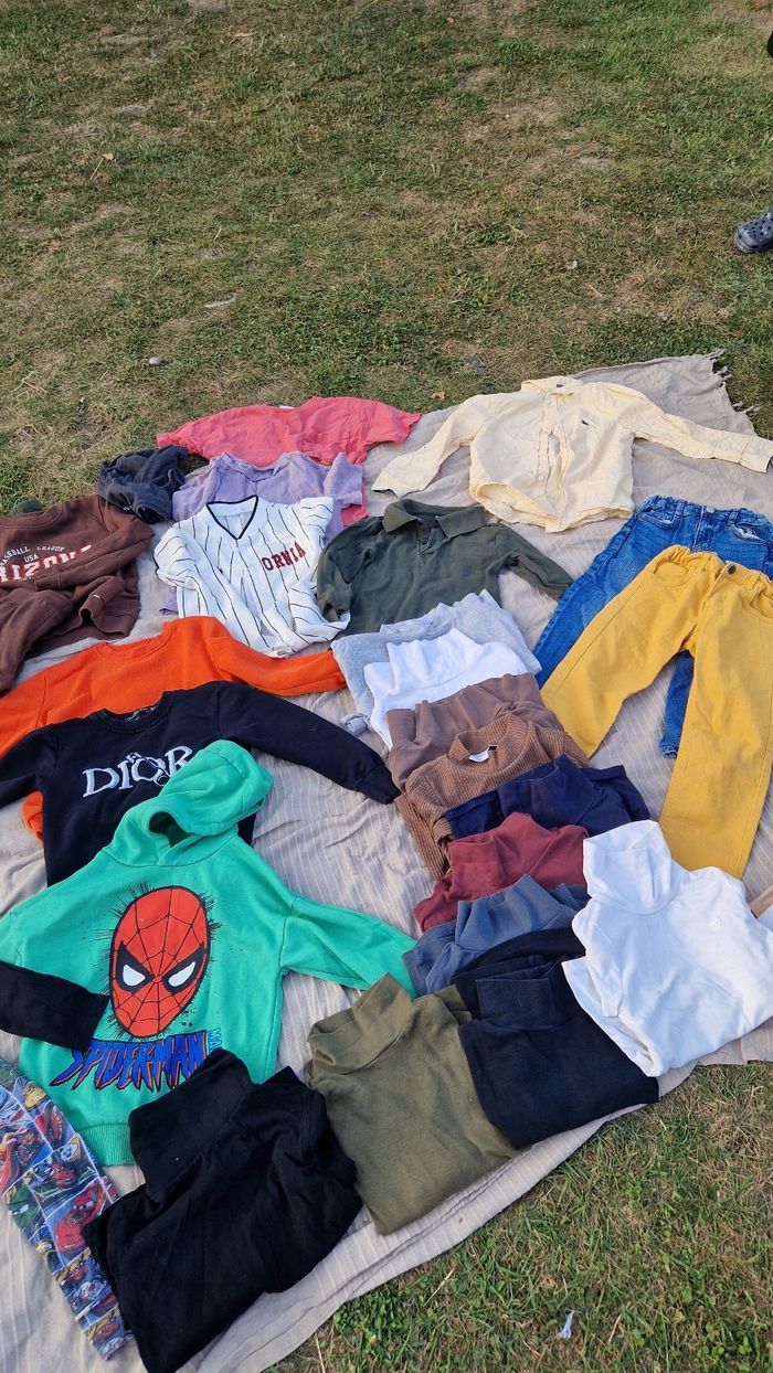 Lot de vetements 4 5 ans garcon - photo numéro 2
