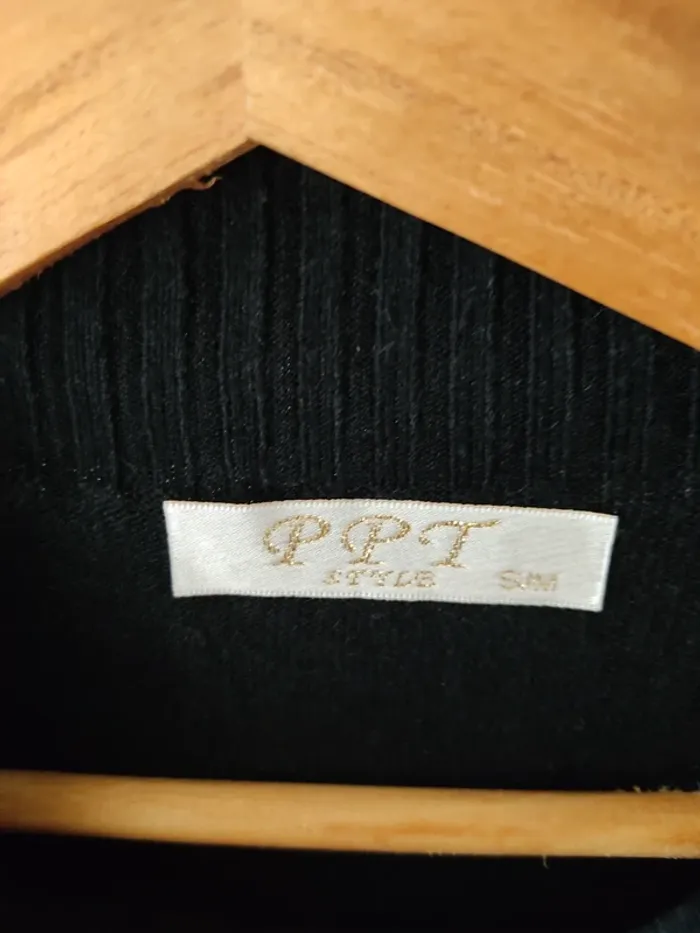 Pull noir S/M - photo numéro 3