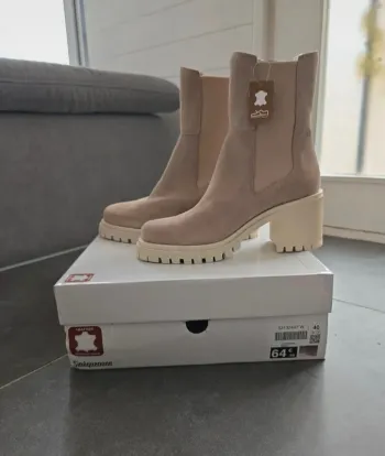 Bottine en daim beige
