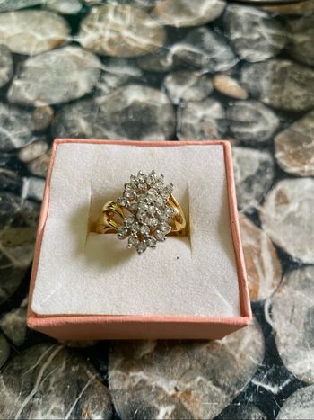 Bague plaqué or marquise avec oxydes blancs