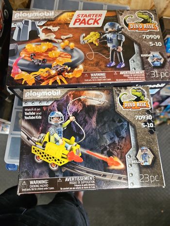 Deux boîtes neuves playmobil