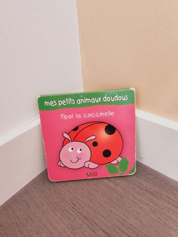 Livre cartonné pour bébé enfant Mes petits animaux doudous Tipoi la coccinelle