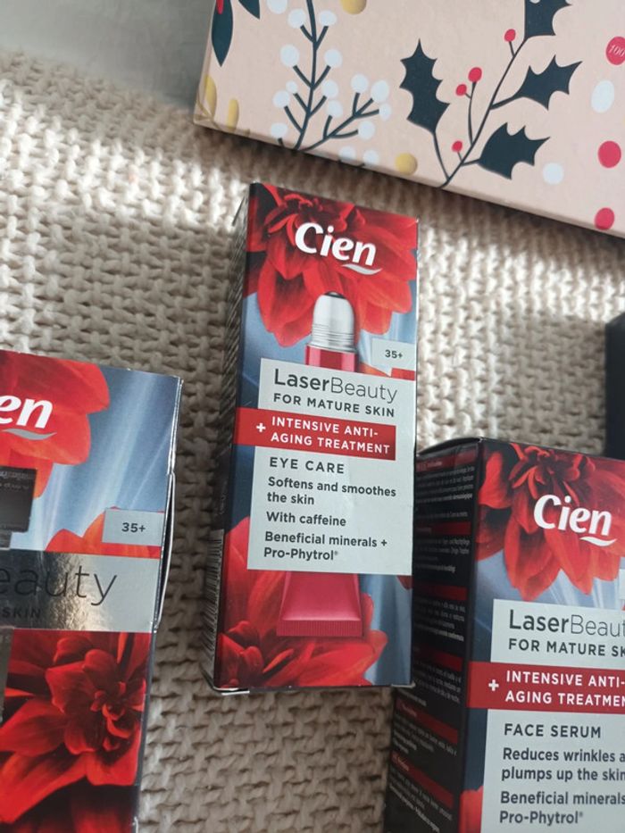 Lot de soins pour le Visage à l'acide hyaluronique neufs - photo numéro 3