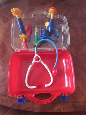 Valise de docteur pour enfant complète