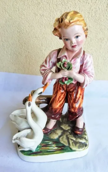 Scultura antica bimbo con cigni firmata Carlo Mollica