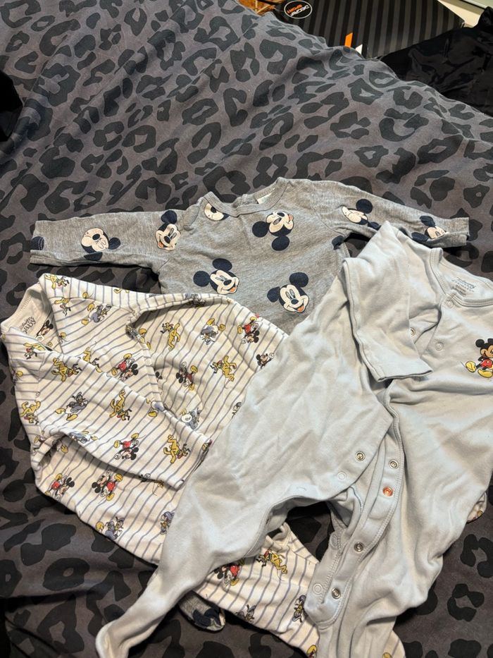 Lot de pyjamas bébé - photo numéro 2