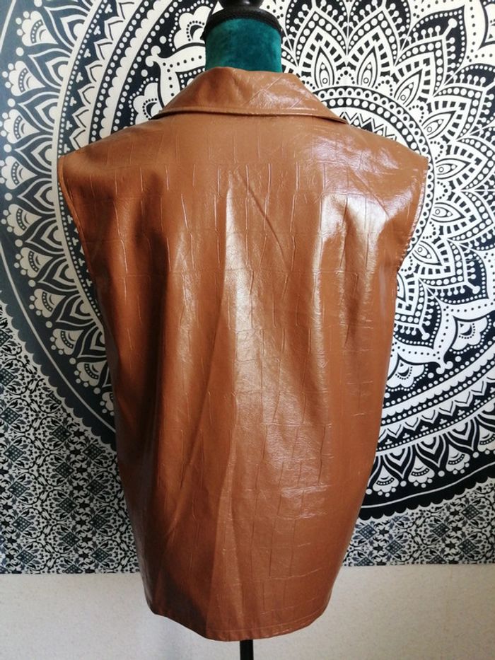 Veste simili cuir marron sans manches avec boutons / sans marque / (TU) - photo numéro 5