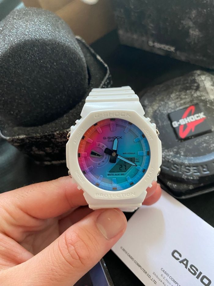 Montre G Shock blanche multicolore