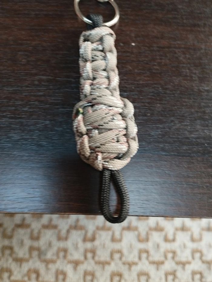 Porte clés en paracorde fait main - photo numéro 3