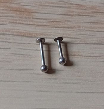 Lot 2 piercings lèvre, oreille