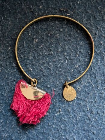 Bracelet fantaisie avec pompom