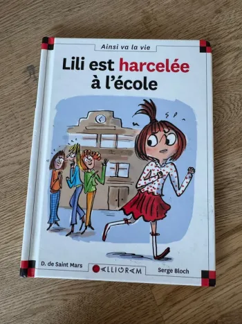 Livre Lili est harcelée à l'école