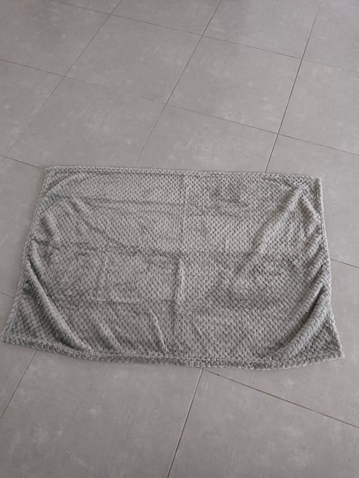 Plaid Polaire Doux Gris Dimensions : 70x100cm