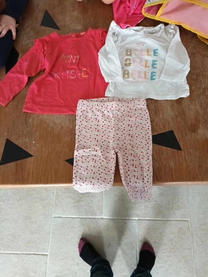 2 tee shirt et 1 legging 12 mois