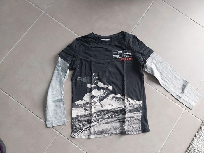 Tee shirt noir manche grise T10A