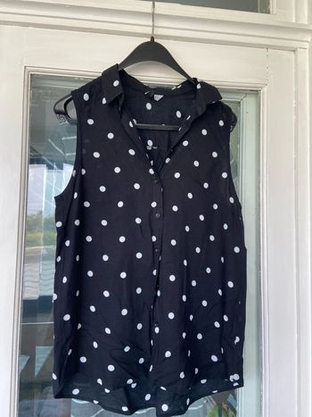 Chemisier sans manche noir à pois blancs