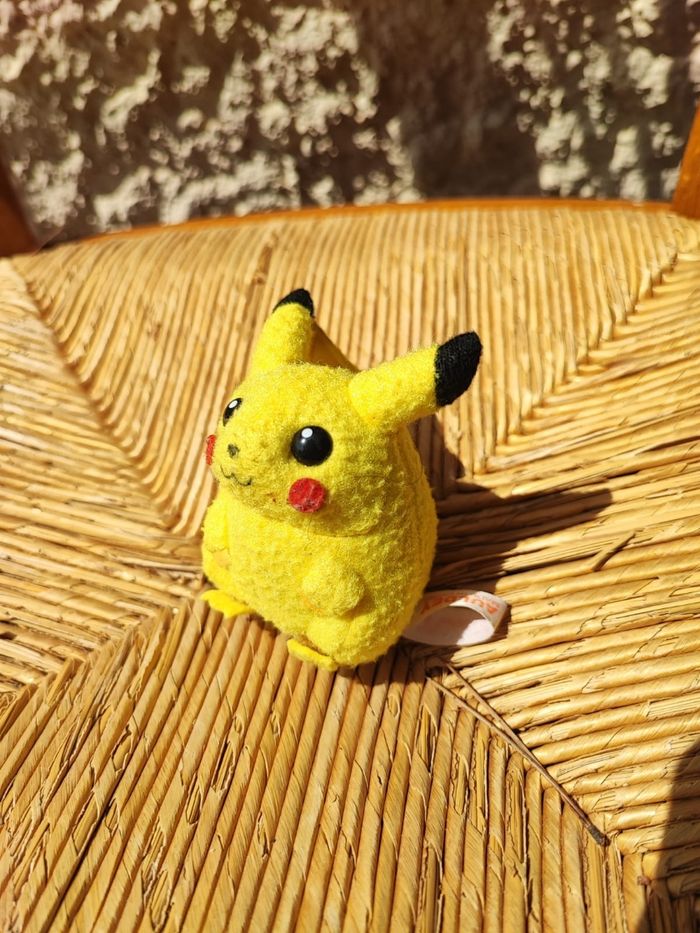 Peluche doudou vintage Pikachu pokémon A - photo numéro 6
