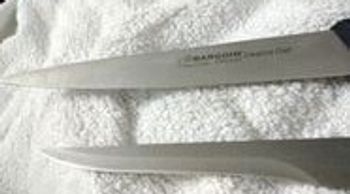 Deux couteaux de cuisine dont 1 couteau Bargoin 180 mm made in France . L'enclume 