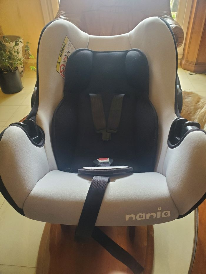 Cosy qui fait siege auto