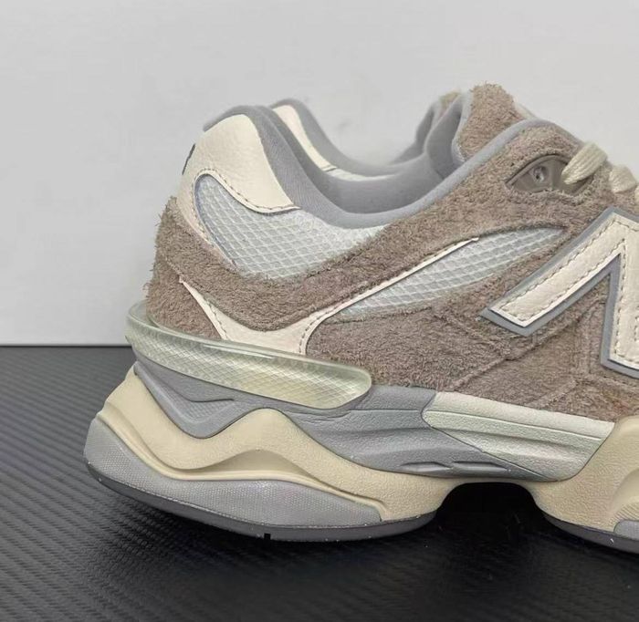 Baskets New Balance 9060 taille 44 - photo numéro 6