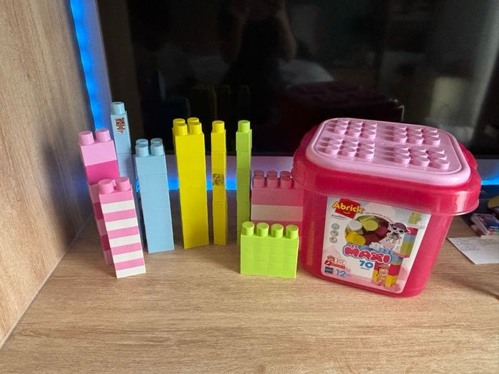 Grosse boîte rose gros lego abrick eccoifer