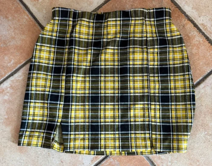 Jupe droite courte  carreaux noire et jaune taille s h&m