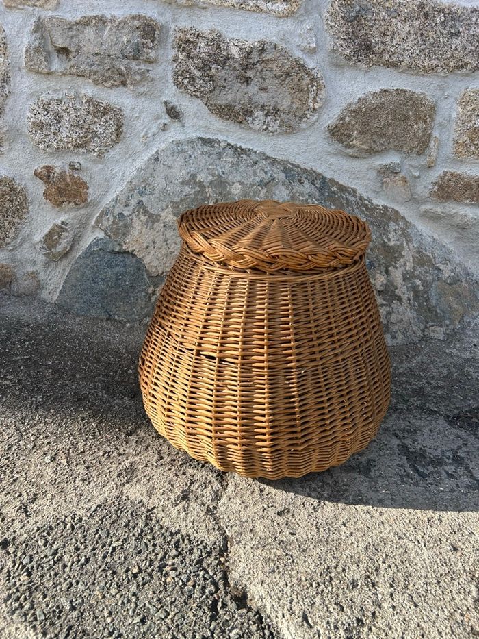 Grand panier avec couvercle rond en osier très ancien !