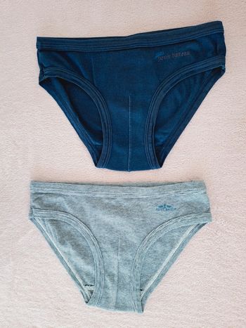 Lot de 2 slips Petit Bateau 10 ans bleu marine et rayé blanc et marine