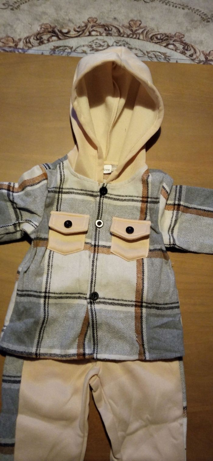 très beau ensemble garçon  (18/24 mois) - photo numéro 2