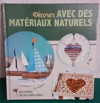 Livre décoŕer avec des matériaux naturels