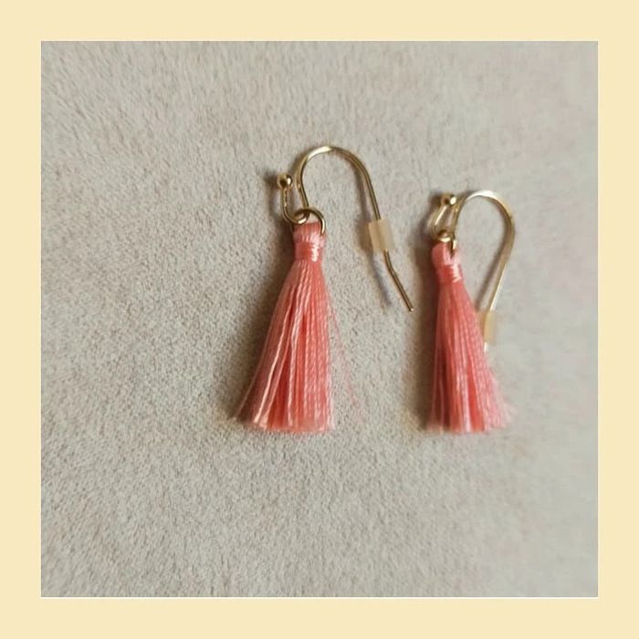 Boucles d’oreilles pompons rose saumon - photo numéro 2