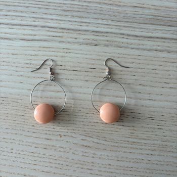 Boucles d’oreilles • argenté & corail 🌿