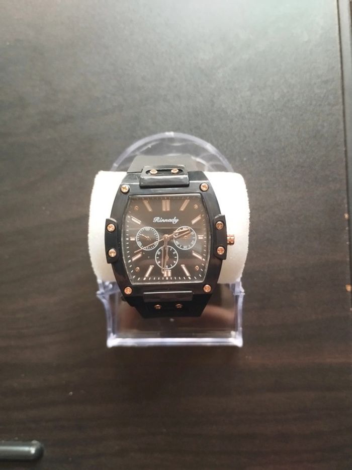Montre femme Geneva. Neuve avec boîte