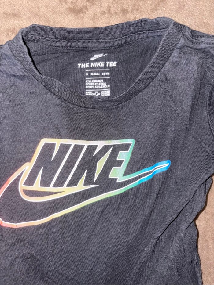 T-shirt Nike noir garçon taille 3 ans noir en très bon état. - photo numéro 3