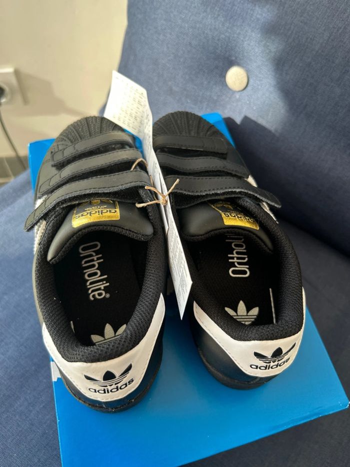 Adidas Superstar taille 35 - photo numéro 4